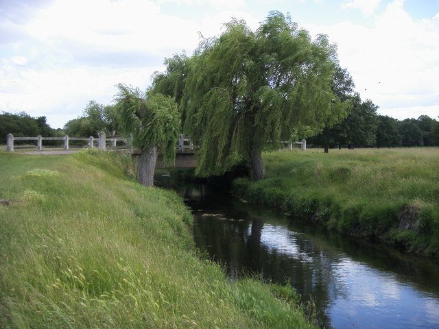 Beverley_Brook_-_geograph-1.org.uk_-_879625