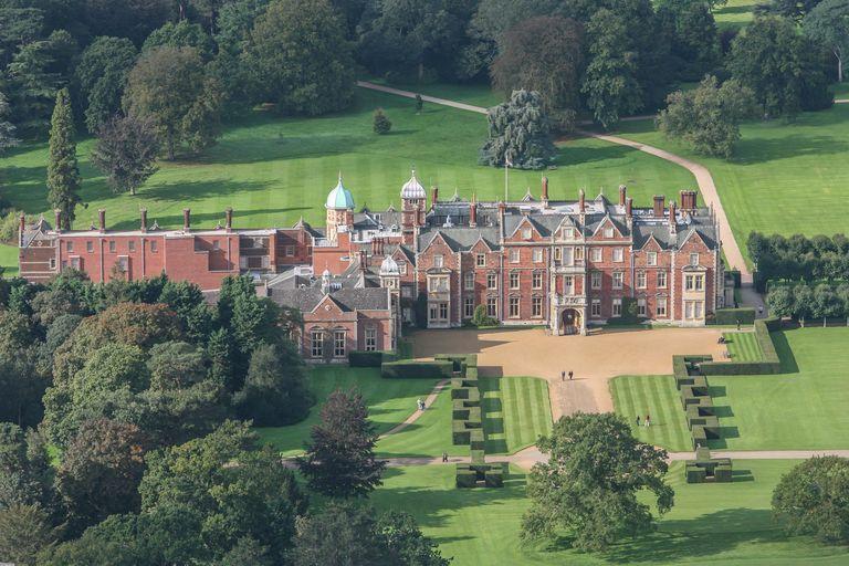 sandringham-hall-1511814035