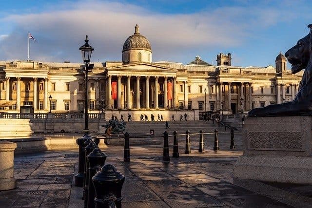 trafalgar-gdf83b843f_640